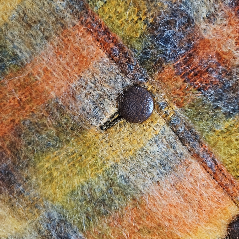 STRATHTAY ORIGINALS | vintage mohair plaid fringe button up short cape poncho - Picture 2 of 4